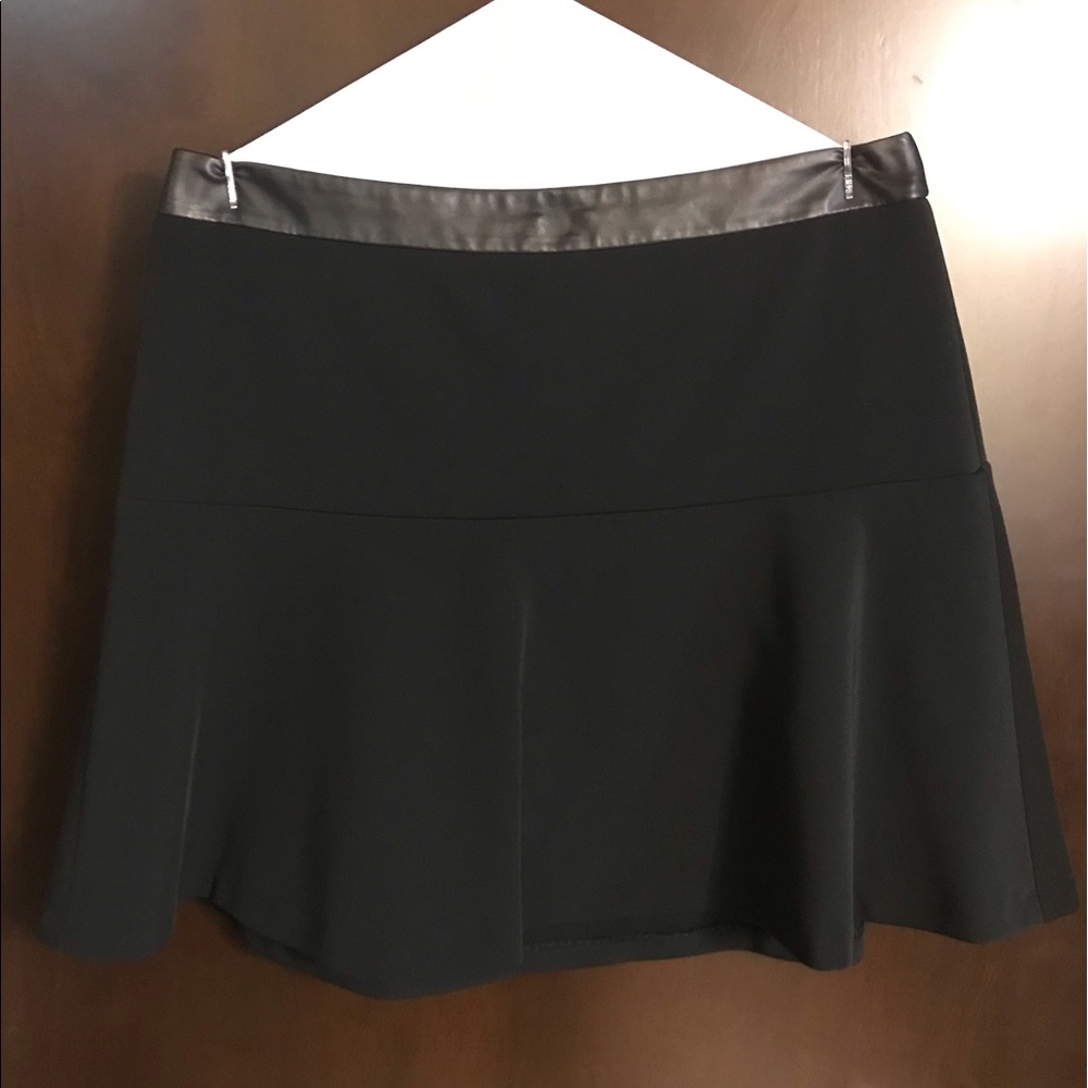 Flare black skirt with leather details